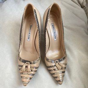 Manolo Blahnik size 37 tan/cream leather with accent trim.